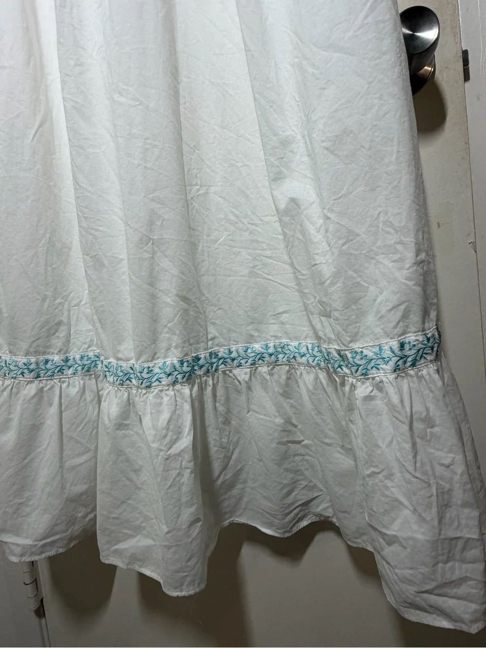 Eileen West White cotton nightgown Blue Embroidered Trim floral large